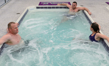 HydroWorx Plunge Pool with People around perimeter