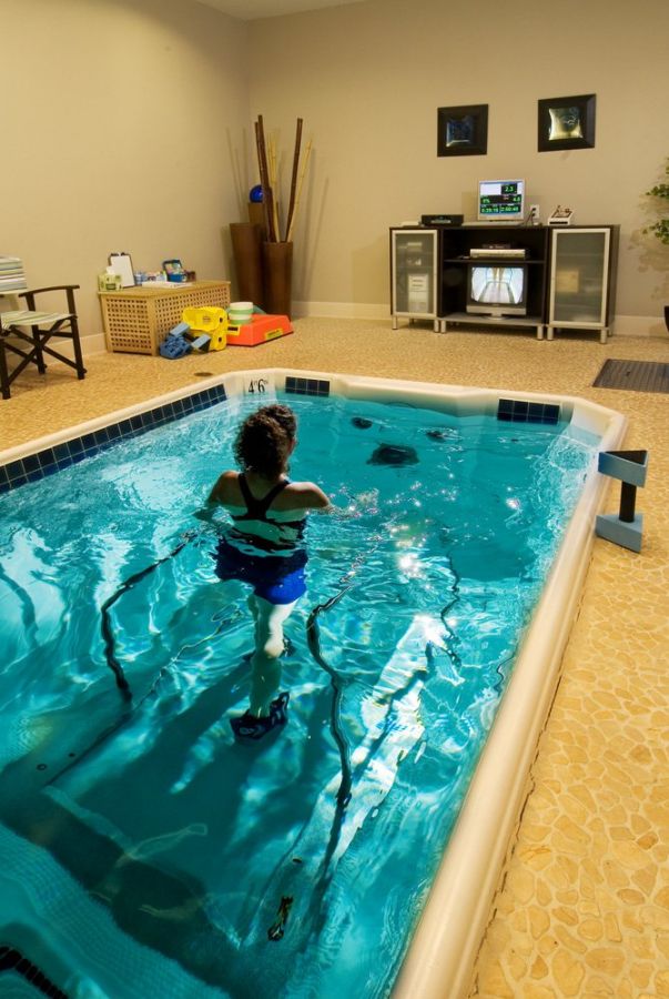 woman working out in hydroworx pool