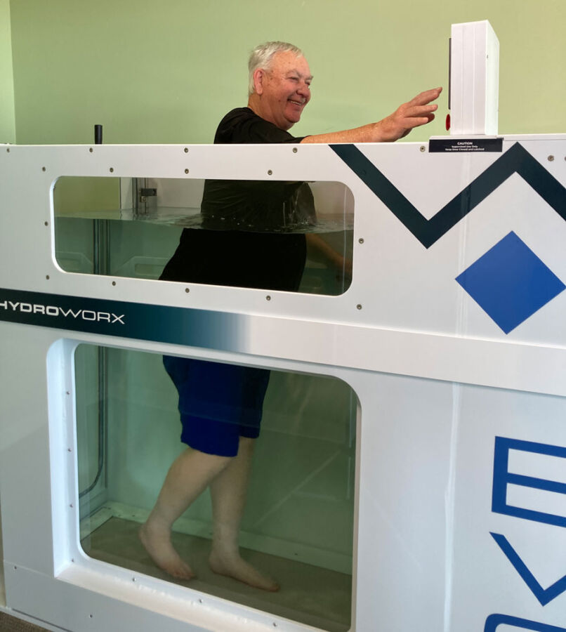 elderly man using hydroworx evo